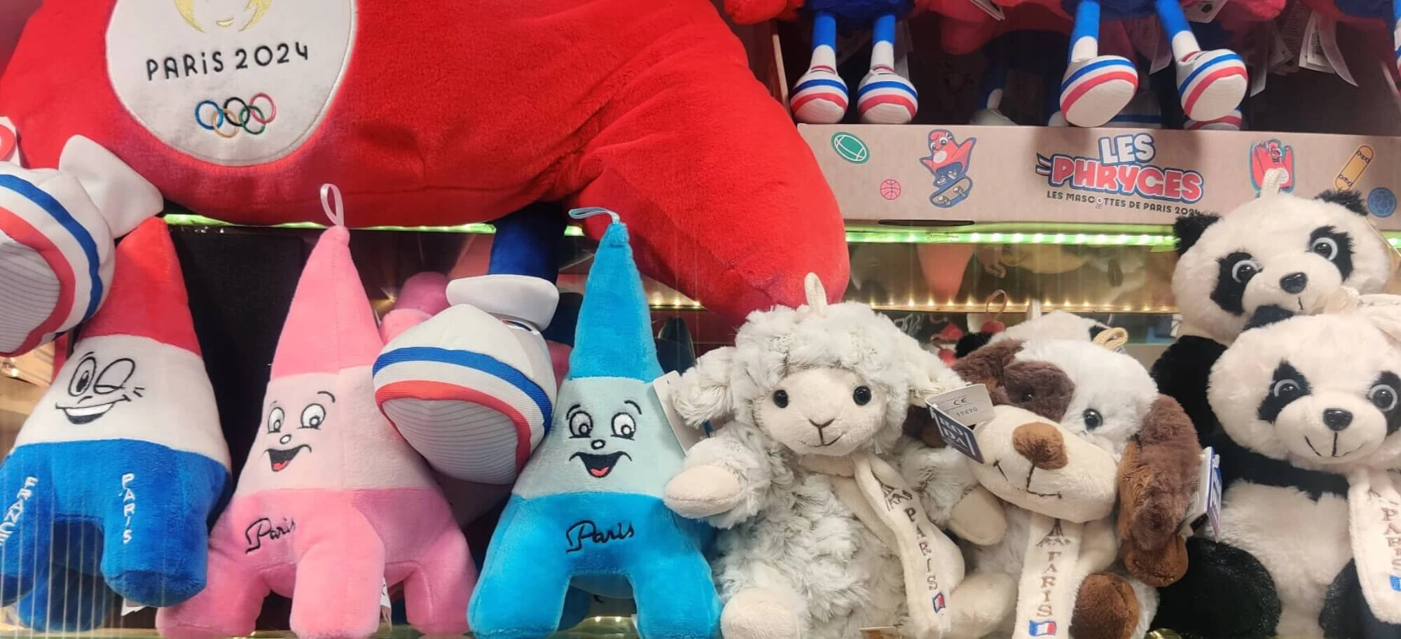 Peluches et poupées