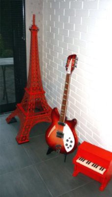 Très grande Tour Eiffel