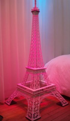 Très grande Tour Eiffel