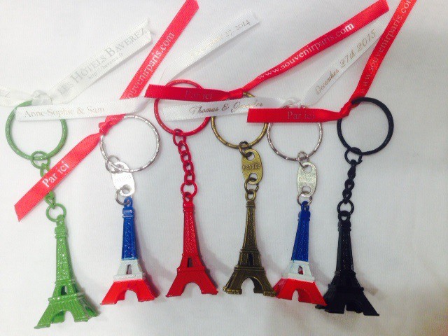 Porte clés Tour Eiffel + ruban personnalisé