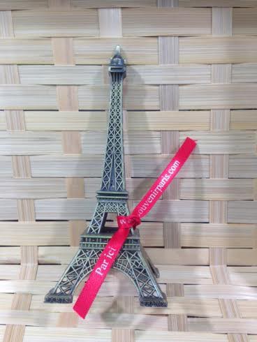 Tour Eiffel avec ruban personnalisé 
