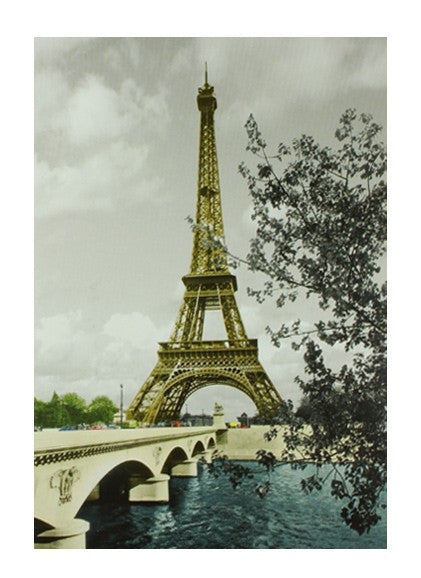 Carte postale de la Tour Eiffel et d'un pont parisien, capturant l'essence romantique de Paris.